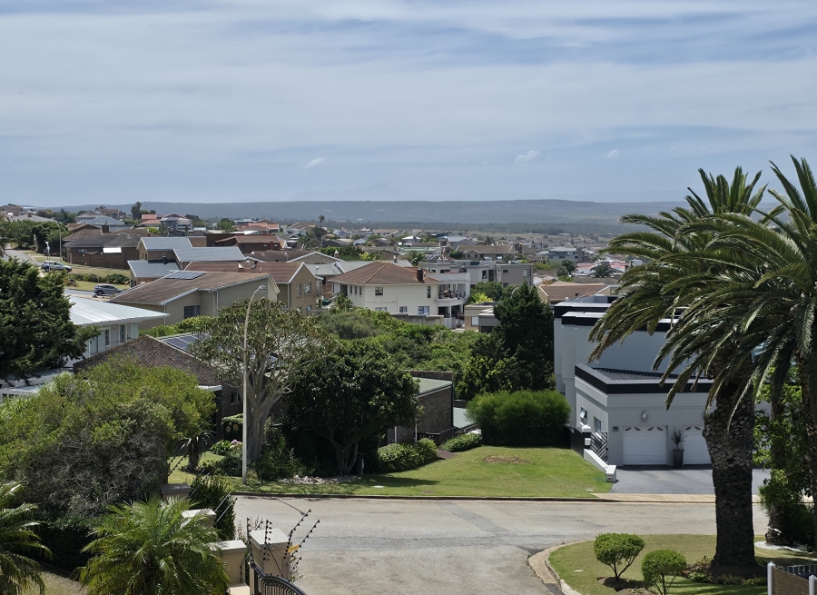 5 Bedroom Property for Sale in Wavecrest Eastern Cape